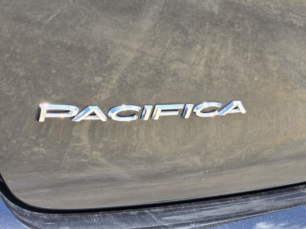 2022 Chrysler Pacifica Limited - 8