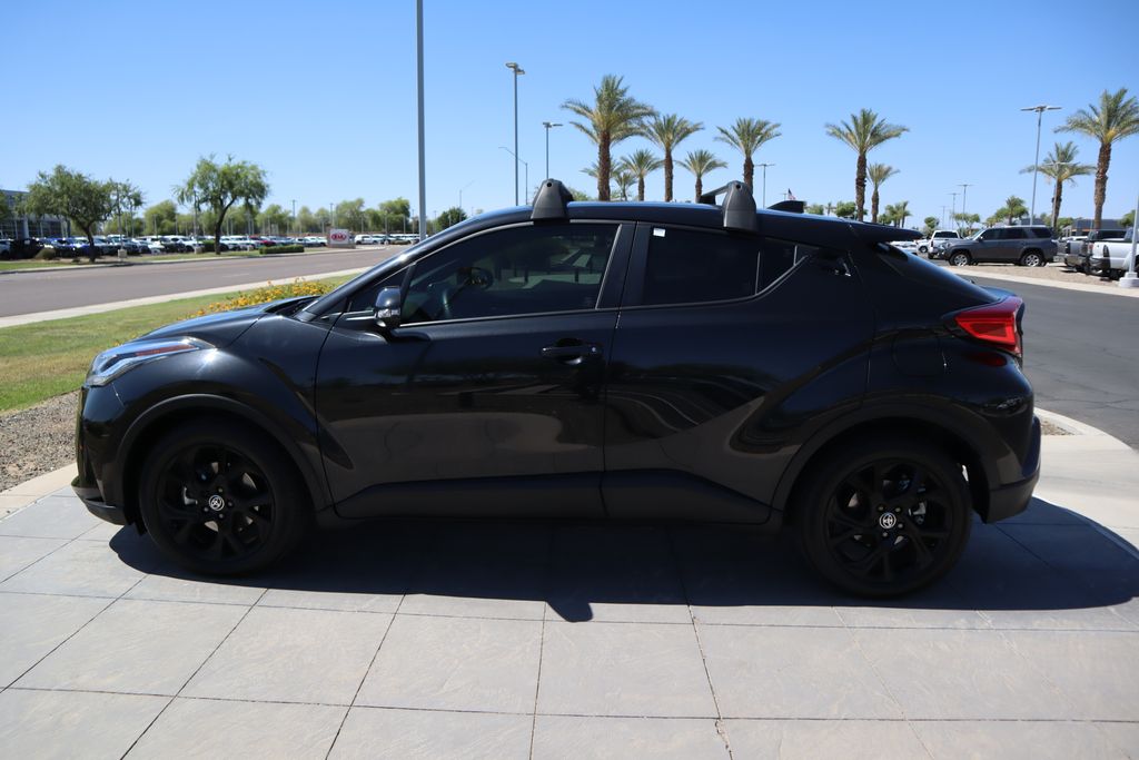 2022 Toyota C-HR XLE 8