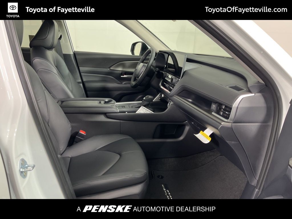 Thumbnail: 2026 Toyota Grand Highlander - 8