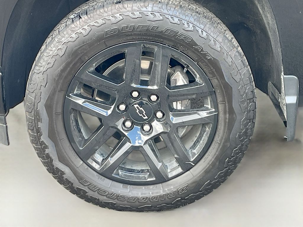 Used 2025 Black Chevrolet Custom image 28