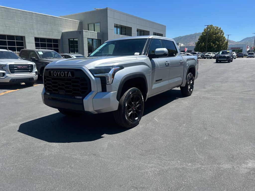  2022 Toyota Tundra SR5 CrewMax Cab 4WD   