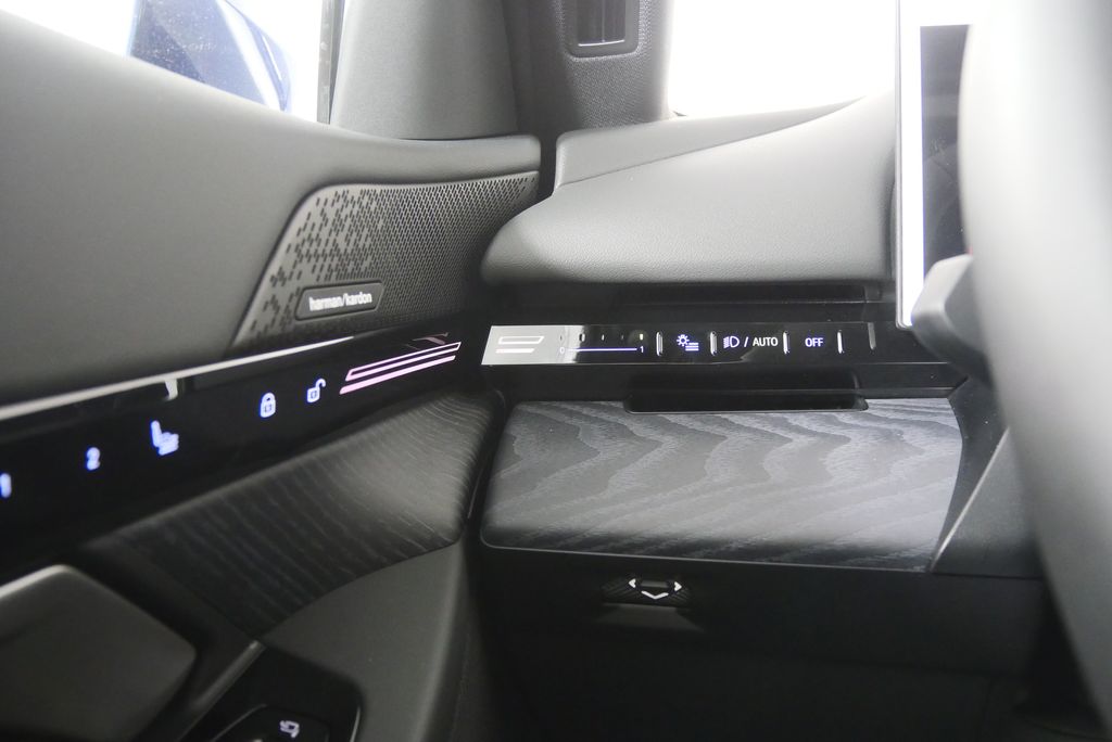 Thumbnail: 2026 BMW 5 Series - 19