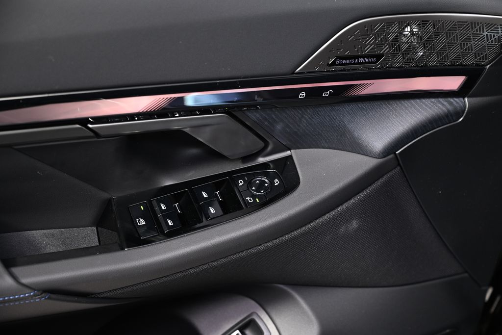 Thumbnail: 2027 BMW i5 - 22