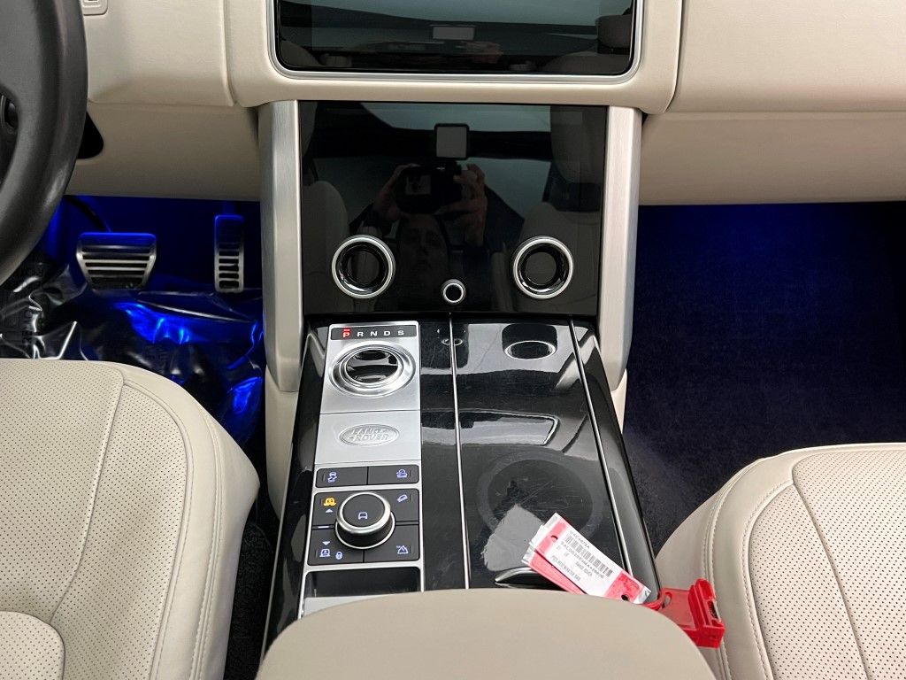 Thumbnail: 2021 Land Rover Range Rover - 21