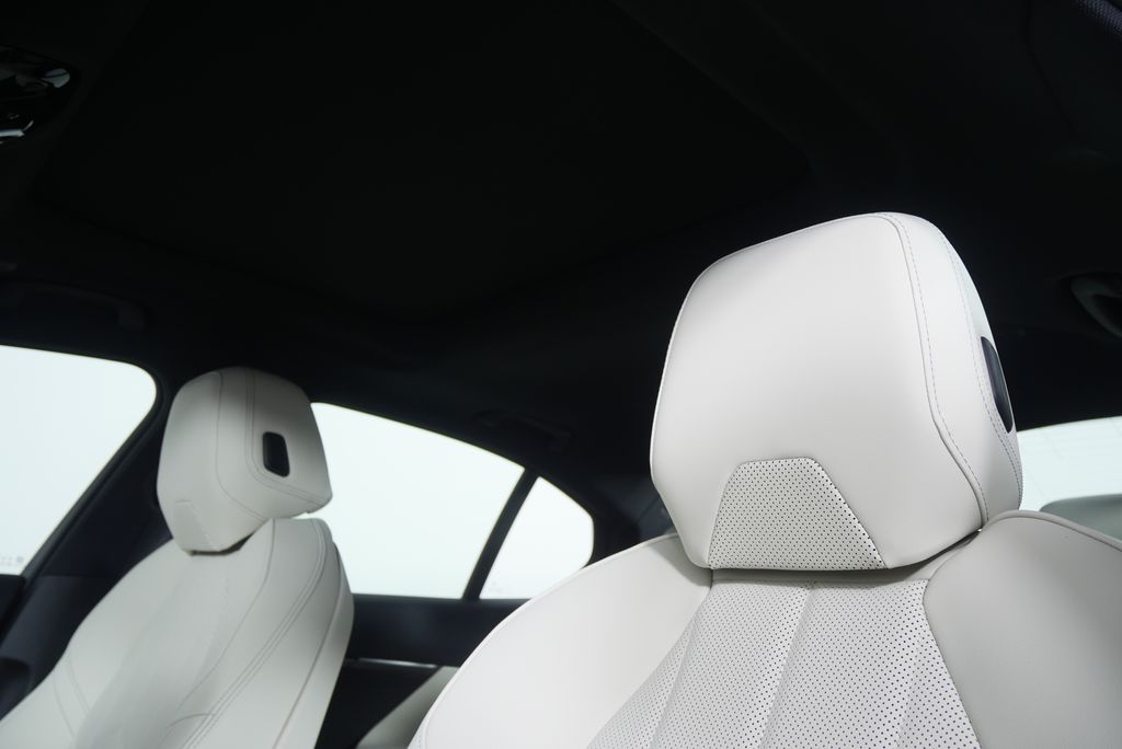 Thumbnail: 2026 BMW i5 - 11