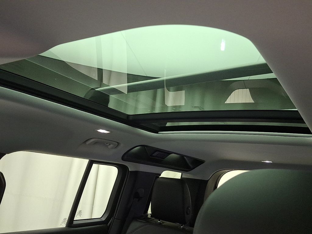 Thumbnail: 2025 Land Rover Defender - 14