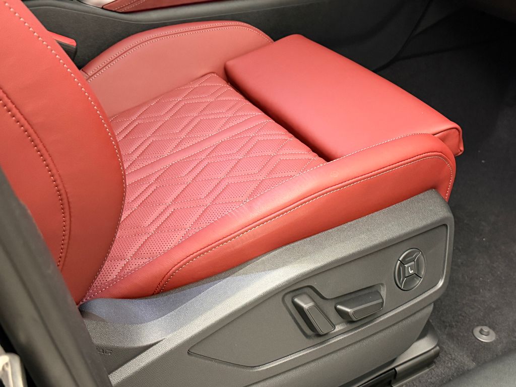 Thumbnail: 2026 Audi SQ5 - 11