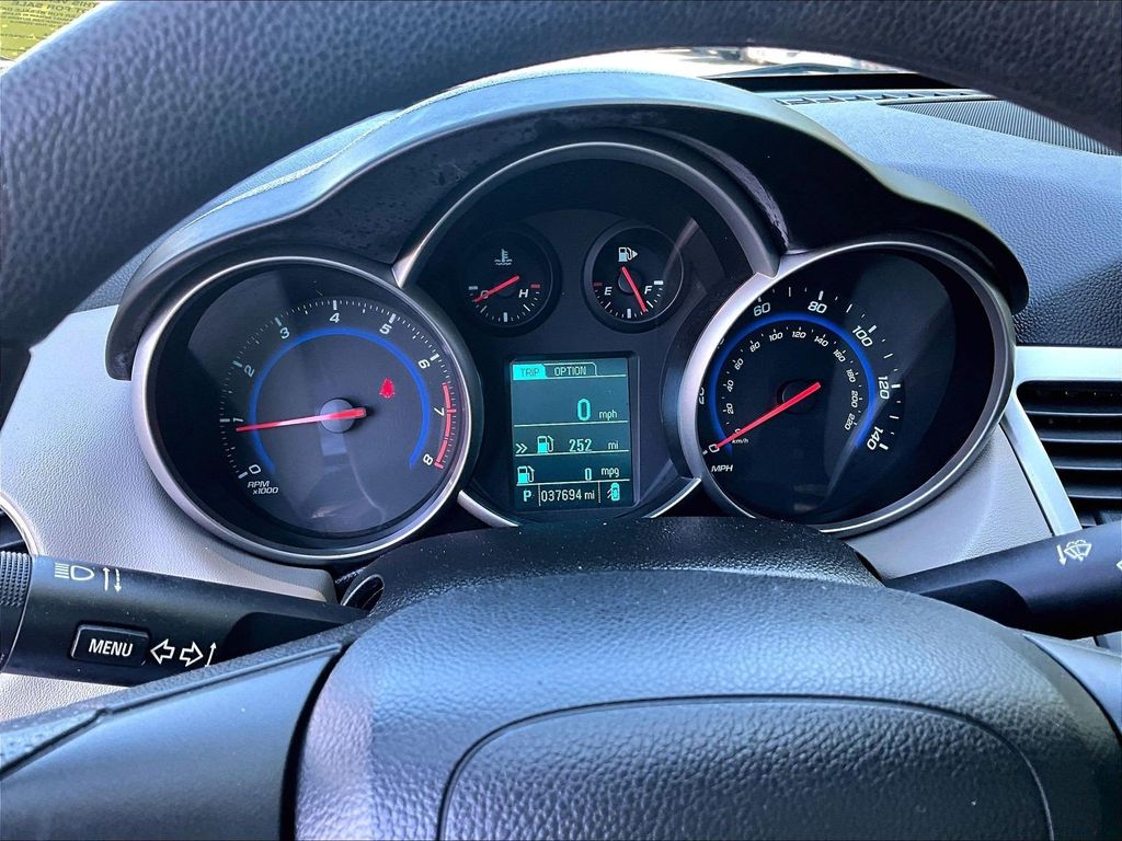 2016 Chevrolet Cruze Limited — photo 24