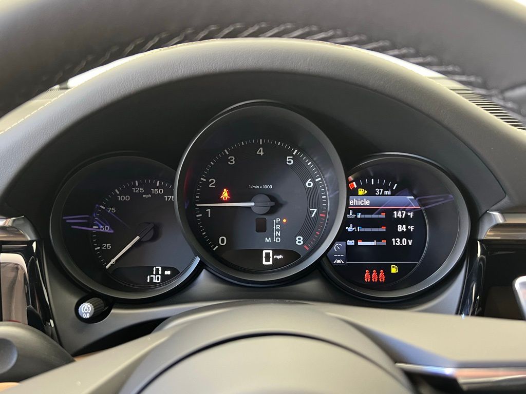 Thumbnail: 2026 Porsche Macan - 10