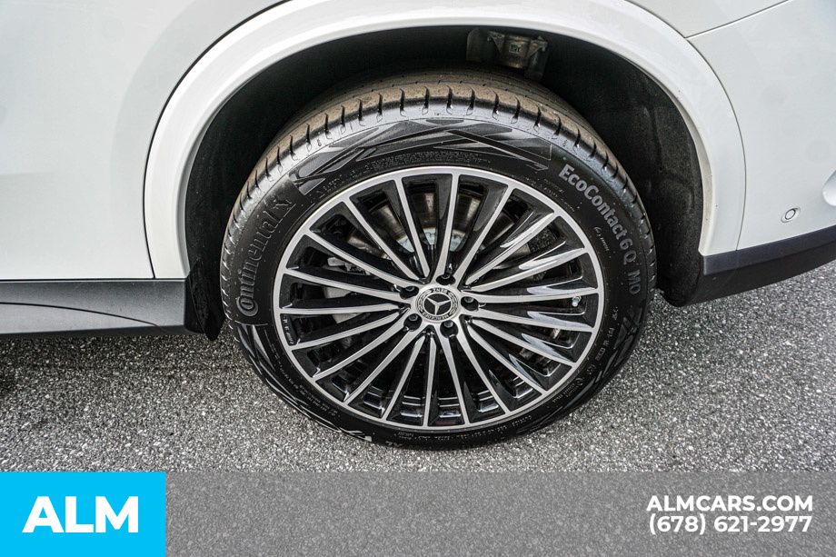 Used 2025 White Mercedes-Benz GLC 350e image 17