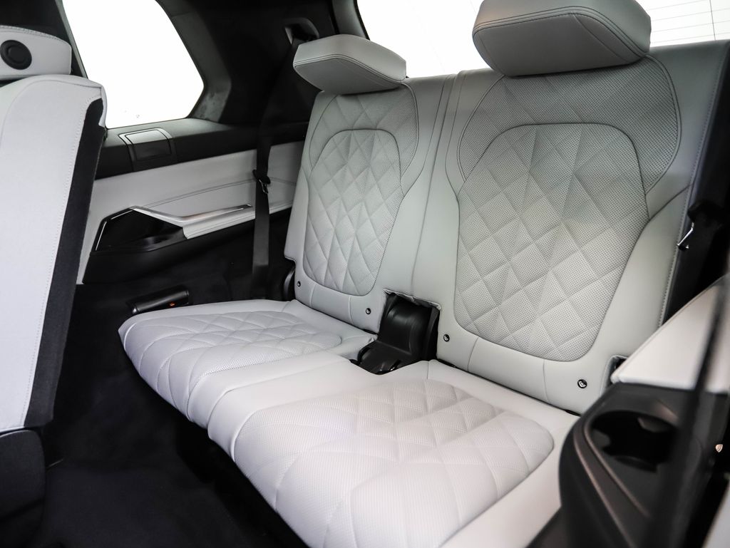 Thumbnail: 2026 BMW X7 - 23