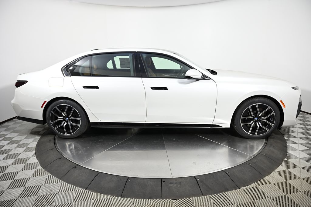 Thumbnail: 2026 BMW 7 Series - 6