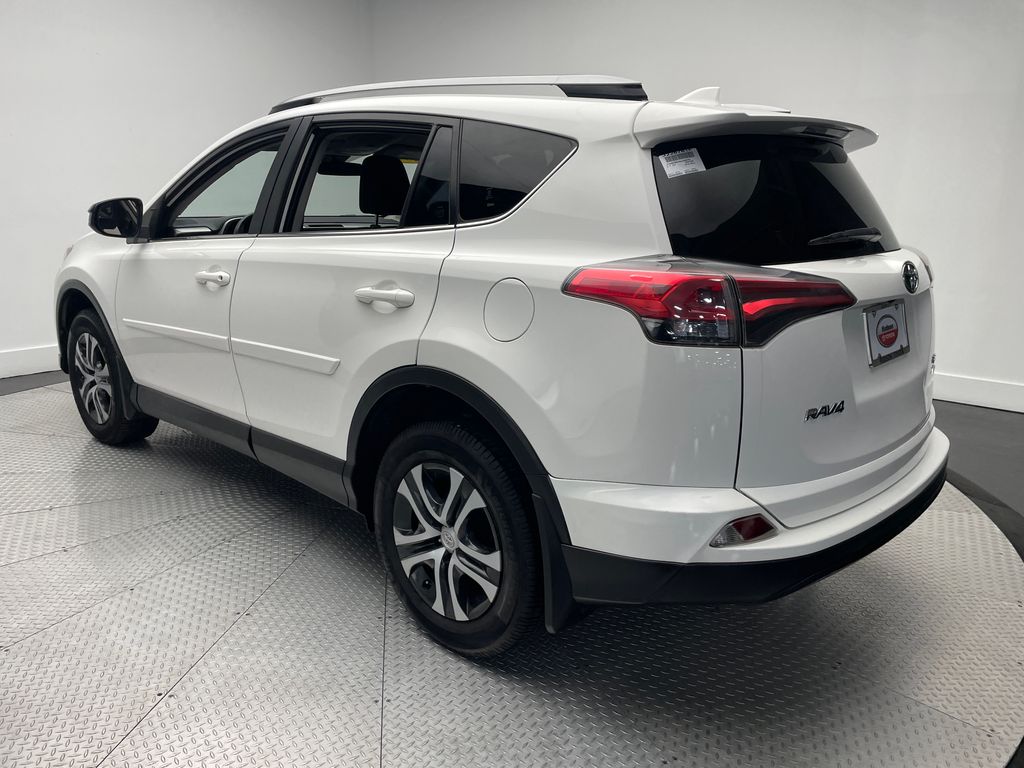 Thumbnail: 2018 Toyota RAV4 - 7