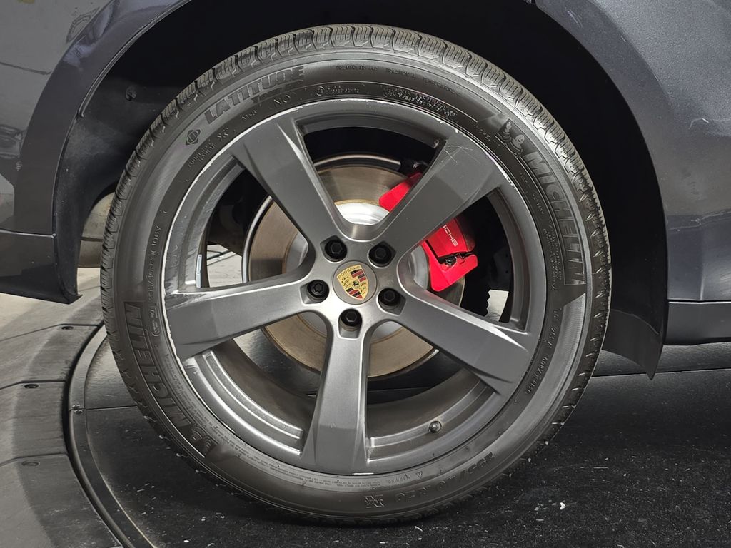 Used 2023  Porsche S image 29