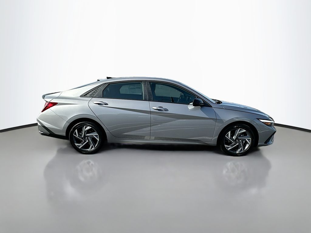 Thumbnail: 2025 Hyundai Elantra - 4