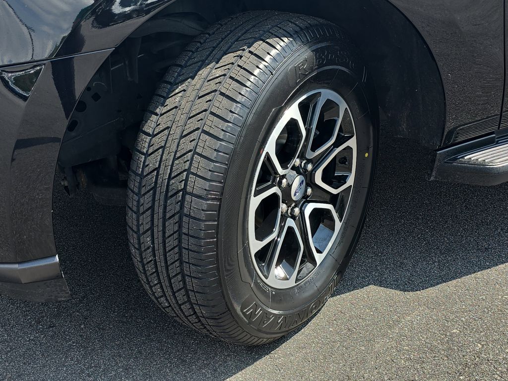 2024 Black Metallic Ford Expedition Max XLT RWD SUV