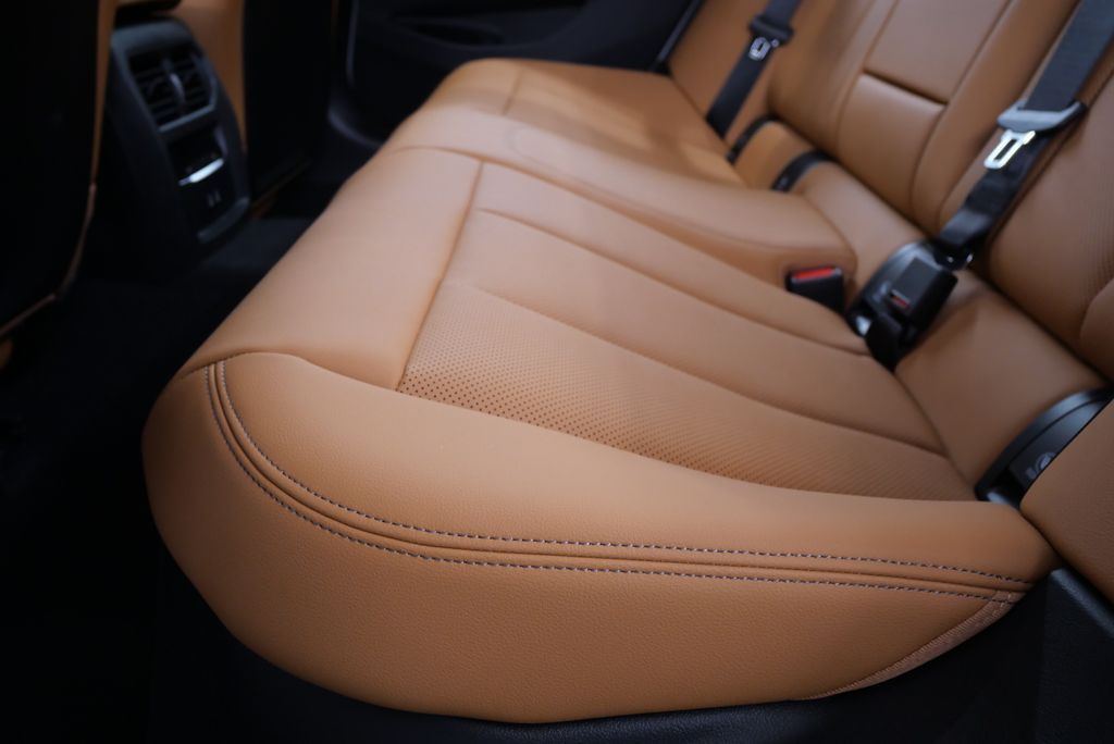 2025 BMW 3 Series 330i 15