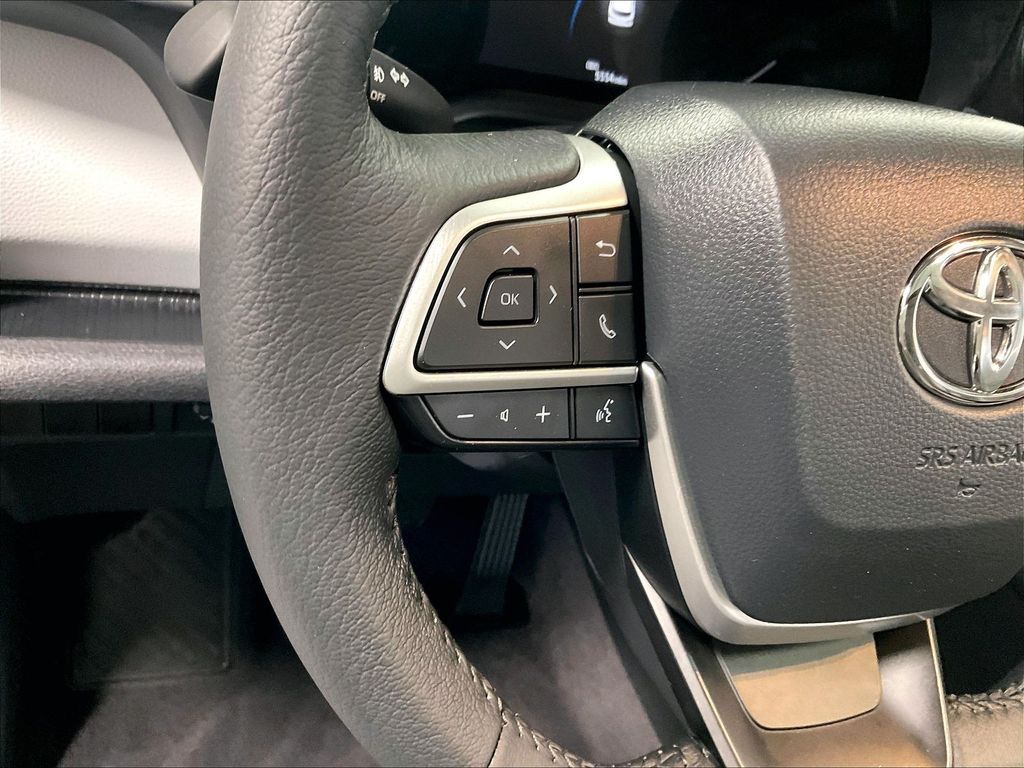 2025 Toyota Sienna — photo 24