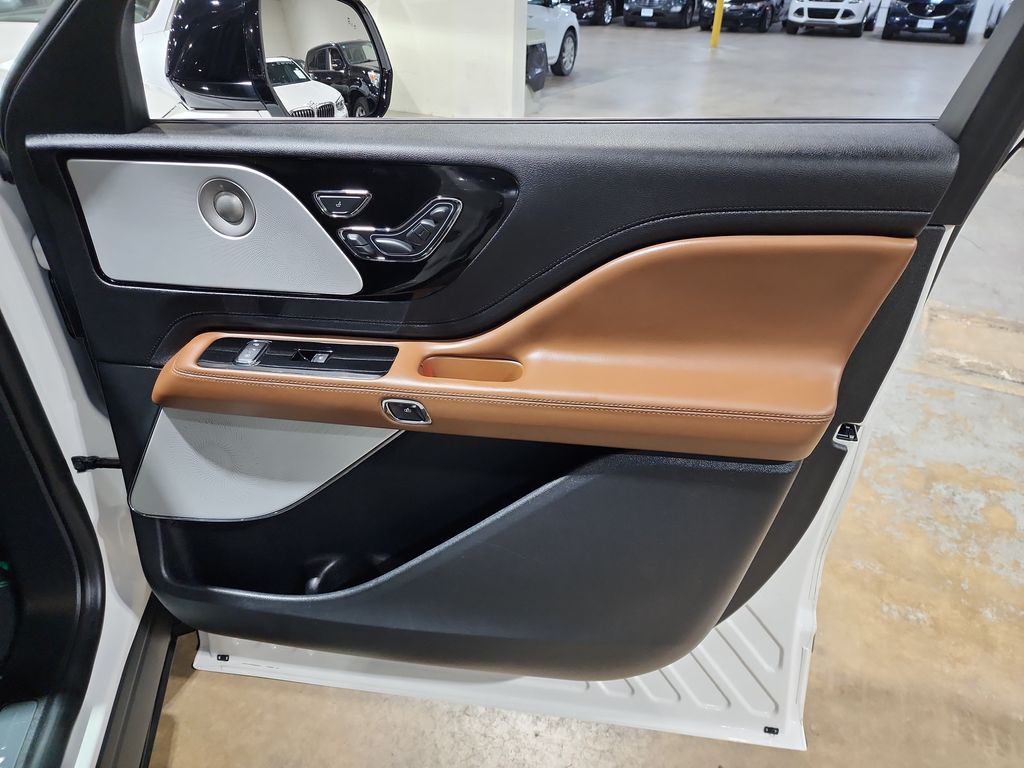 2020 Lincoln Aviator Reserve photo