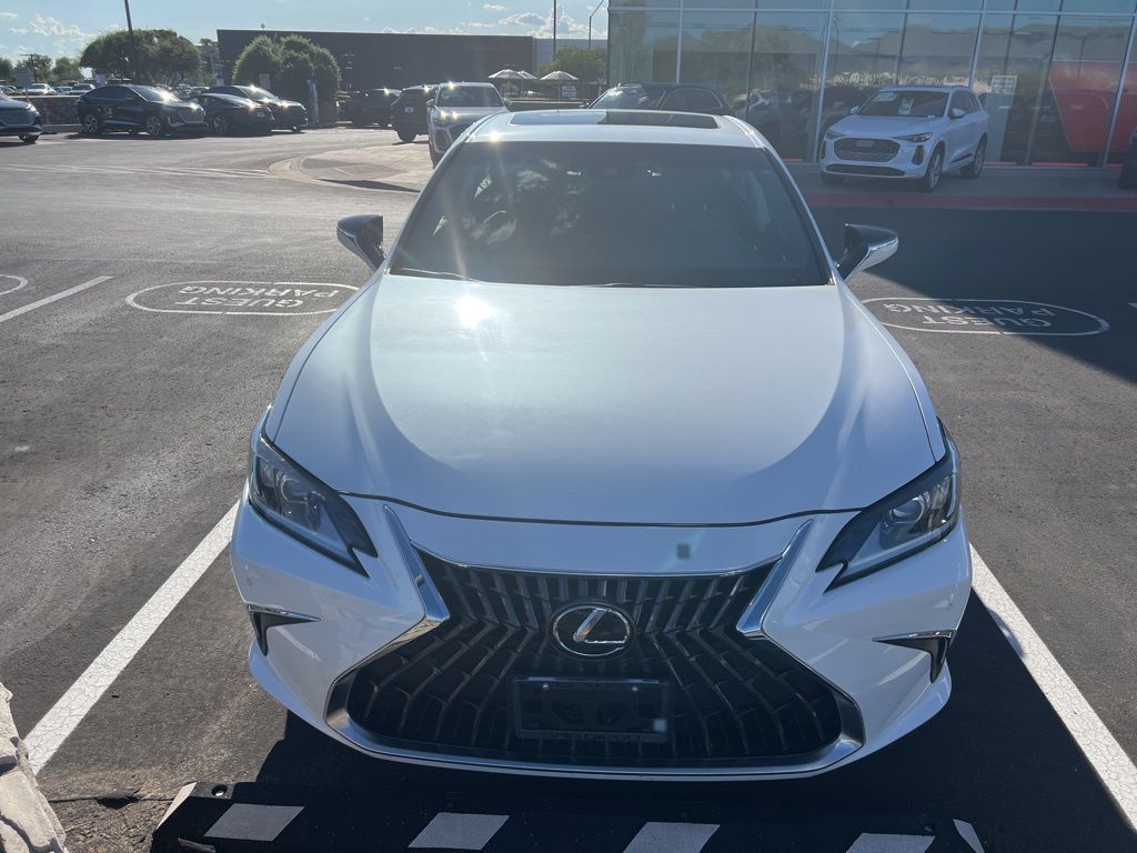 Thumbnail: 2022 Lexus ES - 2