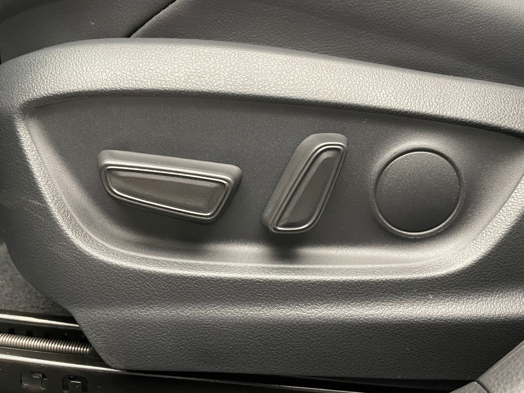 Thumbnail: 2025 Toyota Corolla - 14