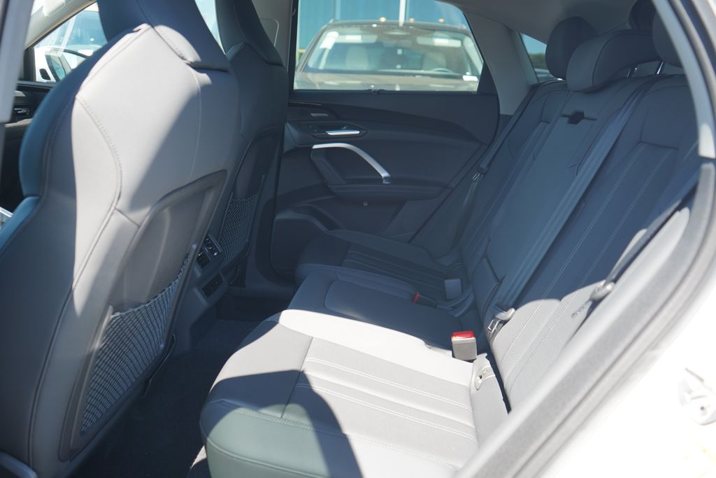 Thumbnail: 2025 Audi Q5 - 7