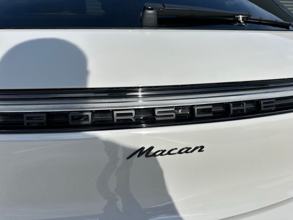 Thumbnail: 2026 Porsche Macan - 12