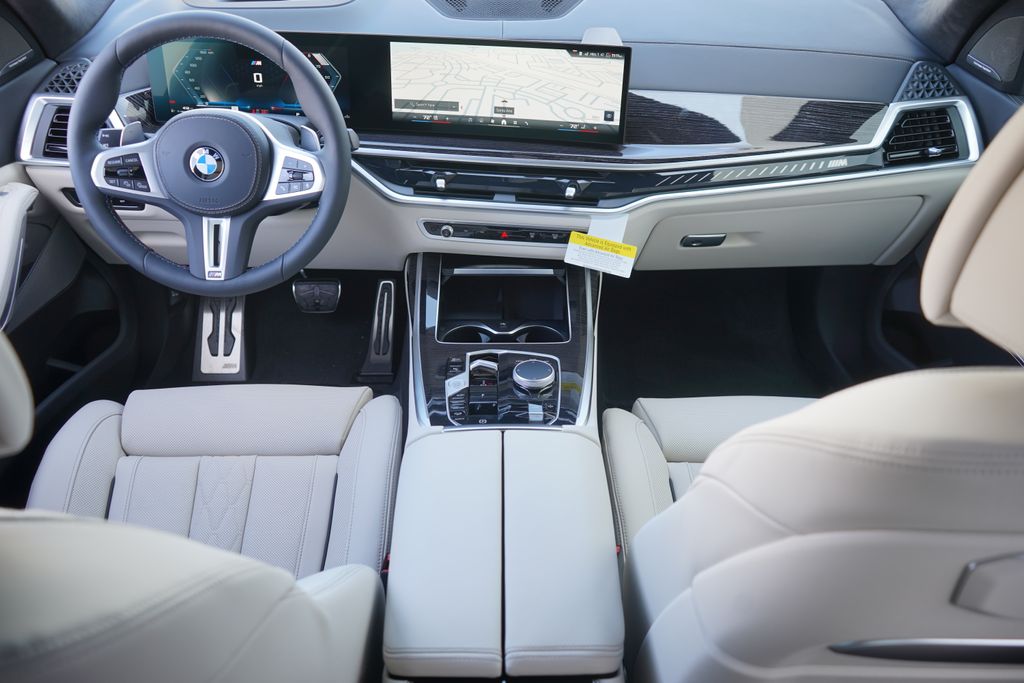 2025 BMW X7 M60i 13