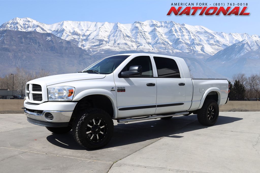 Bright White 2008 Dodge RAM 3500 SXT Mega Cab 4WD Pickup Truck Four-Wheel Drive 6-Speed Manual