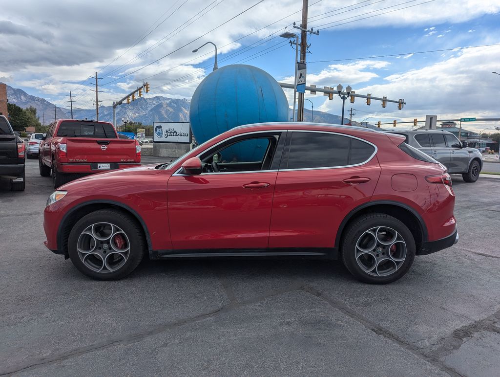 2018 Alfa Romeo Stelvio Base 8