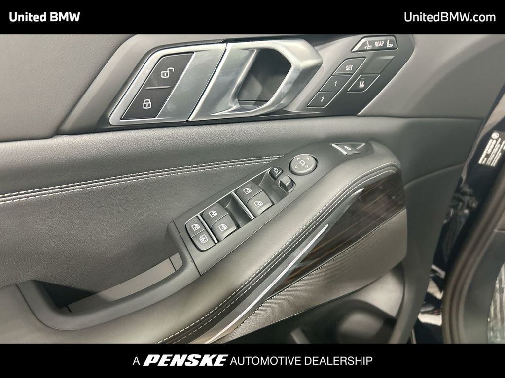 Thumbnail: 2026 BMW X7 - 11