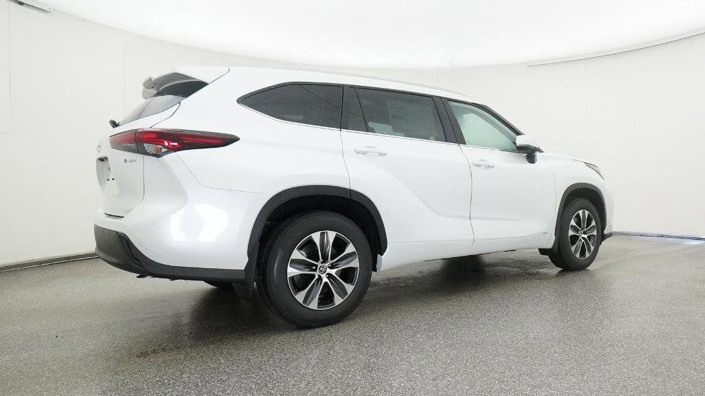 Thumbnail: 2025 Toyota Highlander - 10