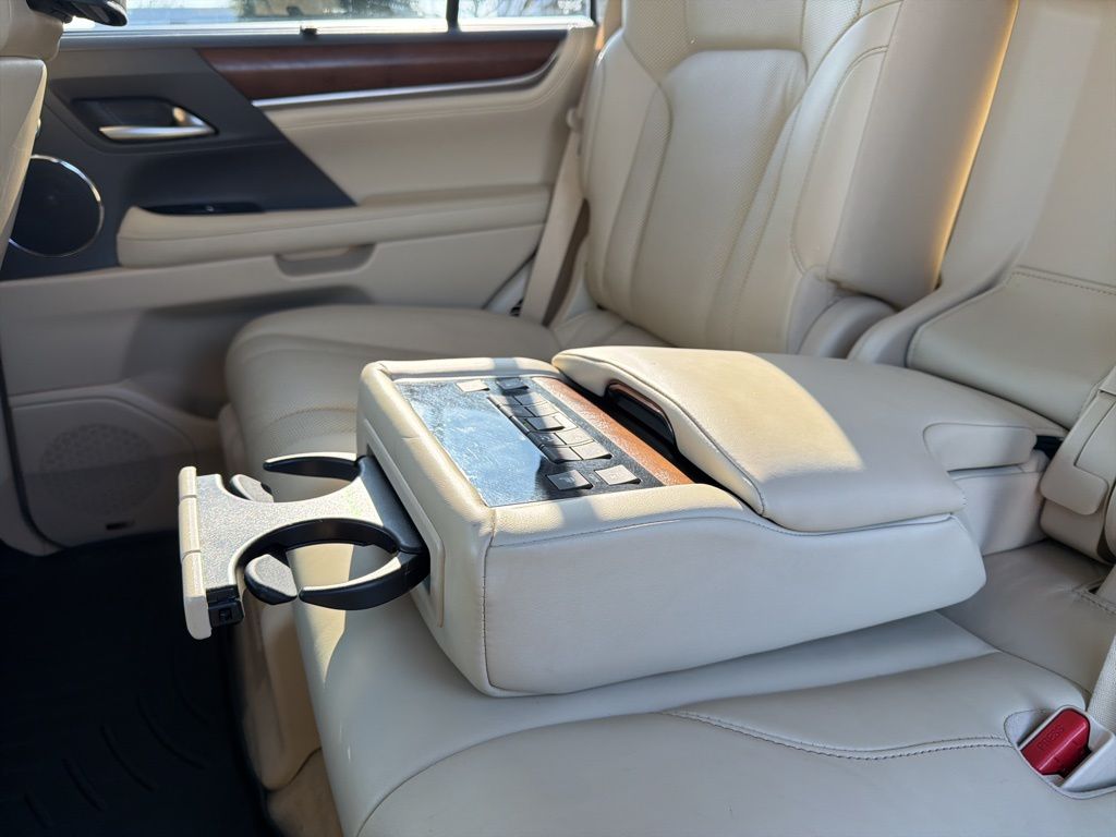 Thumbnail: 2020 Lexus LX - 19