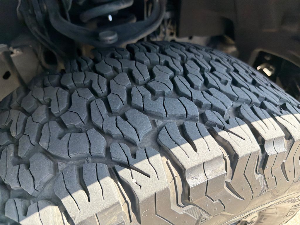 Used 2023 White Ford Raptor image 18