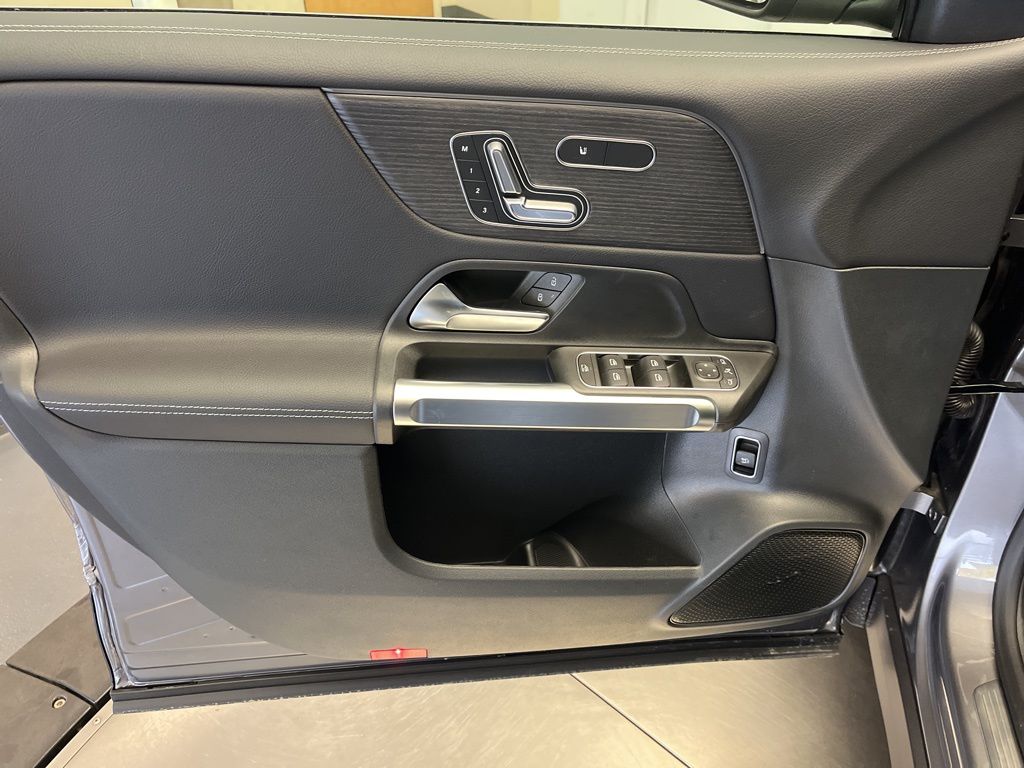 Thumbnail: 2026 Mercedes-Benz GLB - 11