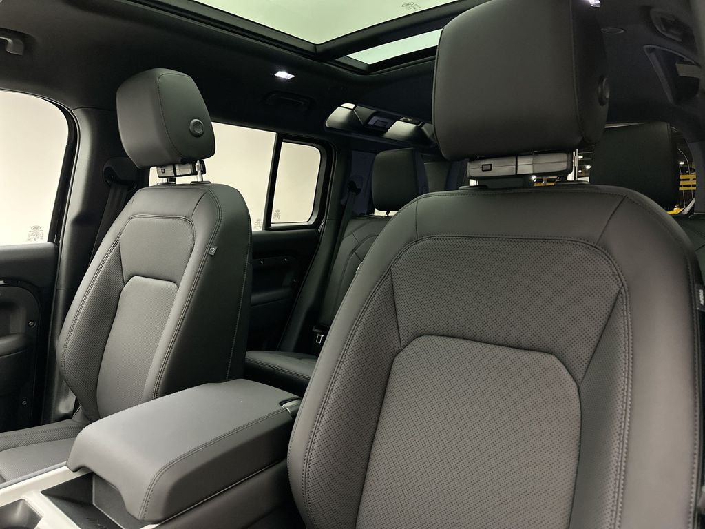 Thumbnail: 2025 Land Rover Defender - 8