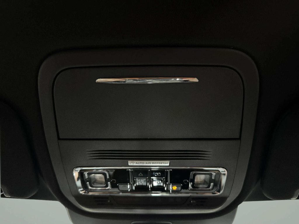 Used 2023 Radiance Metallic Lincoln Reserve image 22