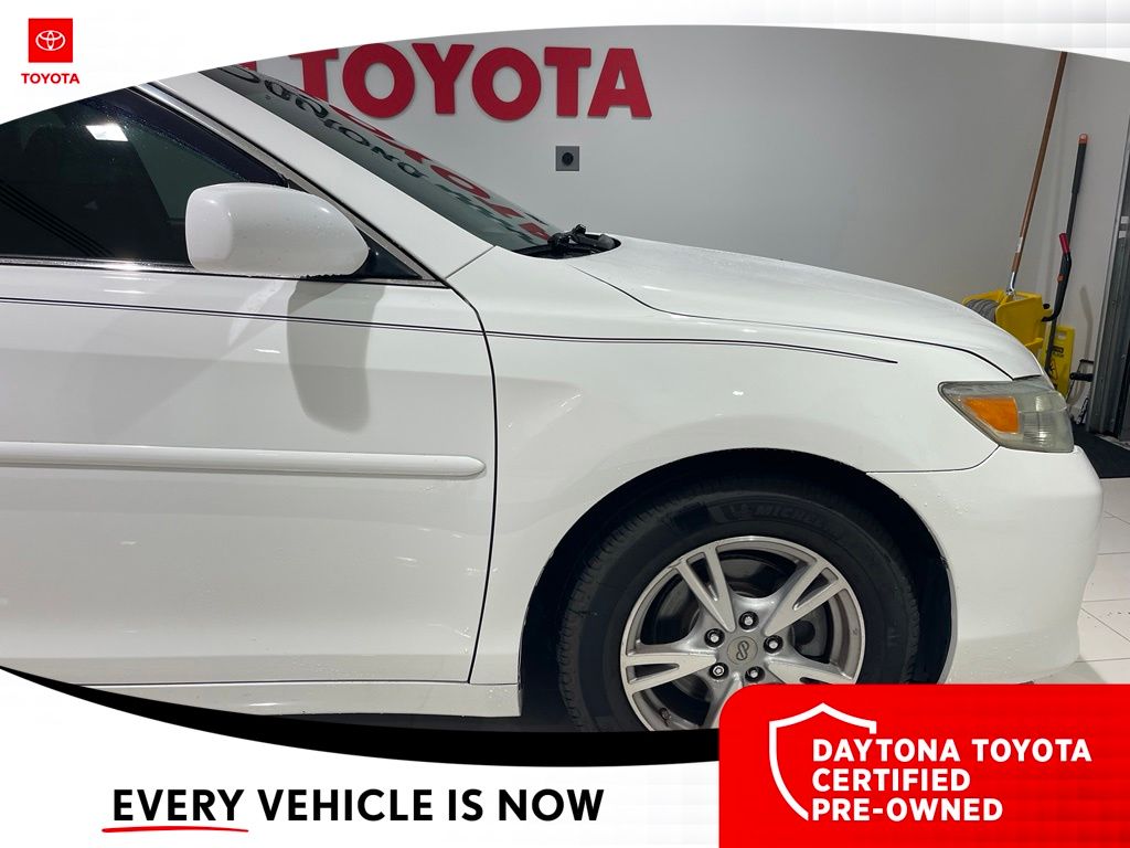 2010 Toyota Camry LE - Photo 4