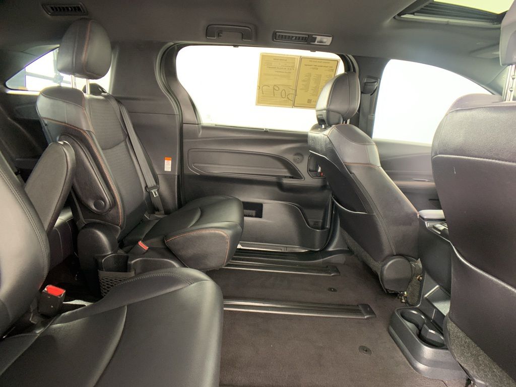 2021 Toyota Sienna XSE 22