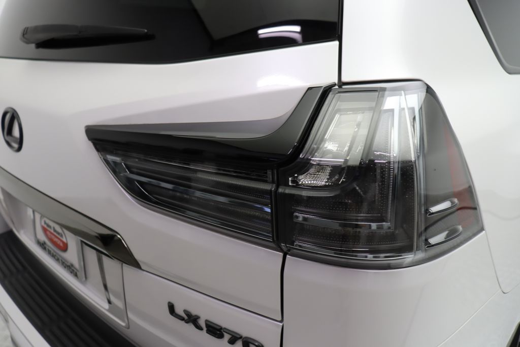 2021 Lexus LX 570 8