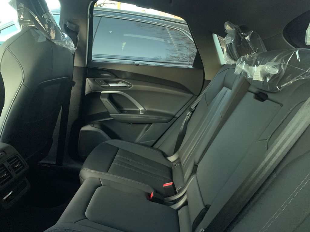 Thumbnail: 2025 Audi Q5 - 6