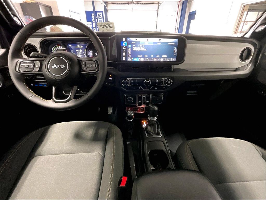 2024 Jeep Wrangler — photo 21
