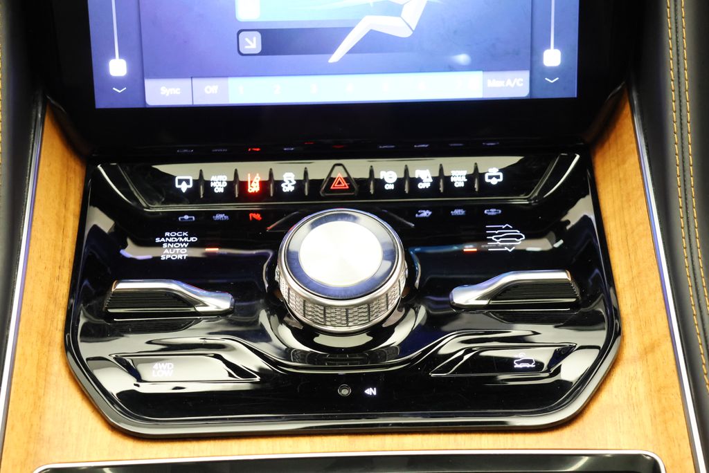 Thumbnail: 2022 Jeep Grand Wagoneer - 29