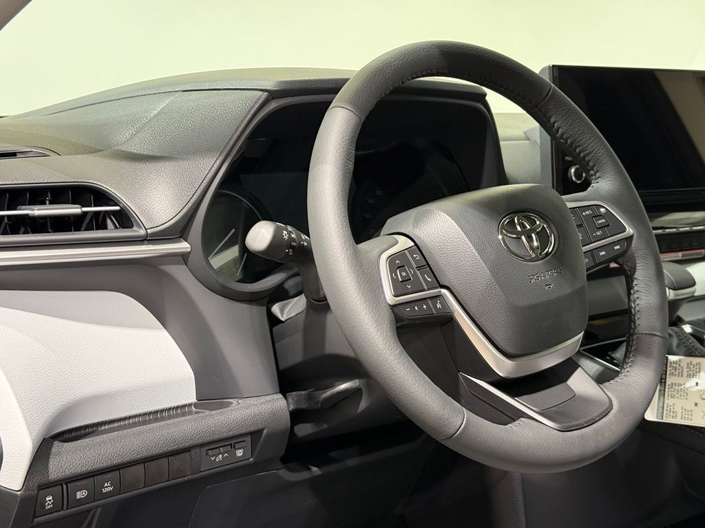 Thumbnail: 2026 Toyota Sienna - 17