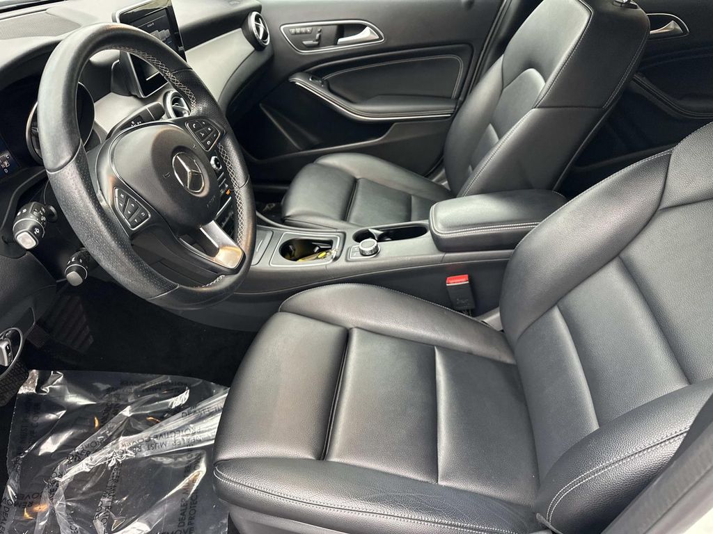 Thumbnail: 2017 Mercedes-Benz GLA - 29