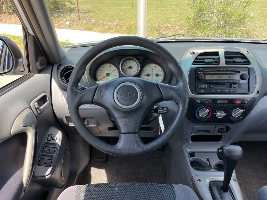 2003 Toyota RAV4 Base 12