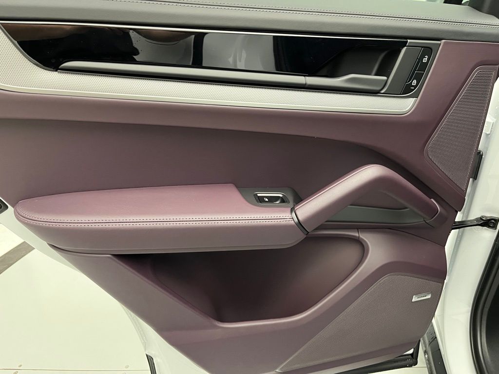 Thumbnail: 2025 Porsche Cayenne - 26