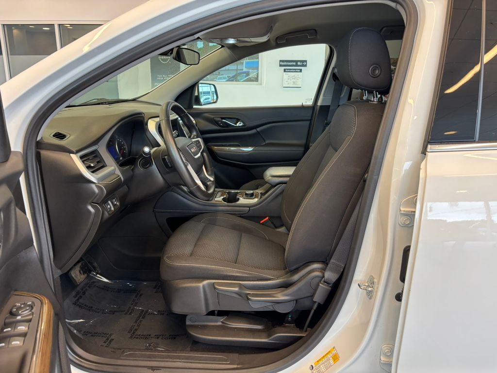 2022 GMC Acadia SLE