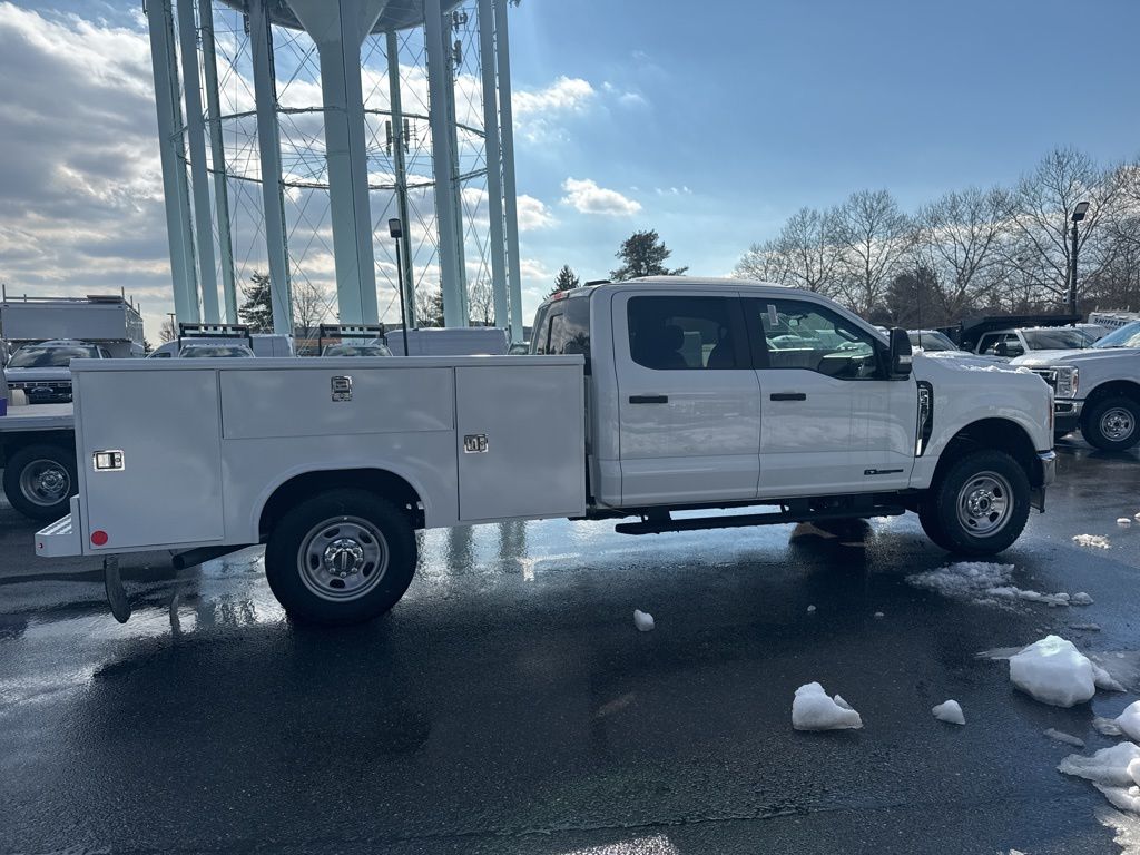 2025 Ford F-350 Chassis XL