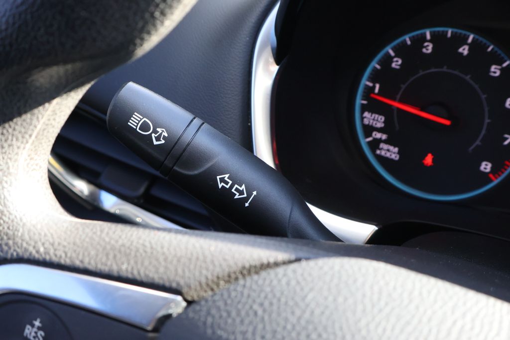 Thumbnail: 2021 Chevrolet Traverse - 23